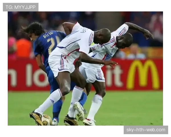 哈维与莫德里奇在传控体系中的组织角色与节奏控制差异