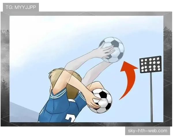 手抛球规则：界外球必须双手持球从头后经头顶掷出