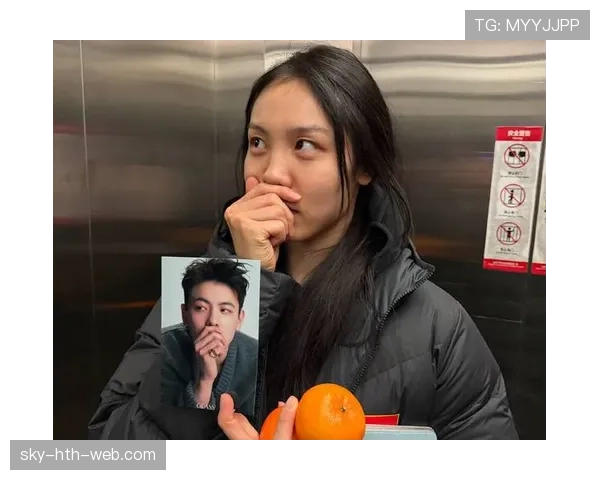 杨舒予训练完直接拎爱马仕去吃火锅？